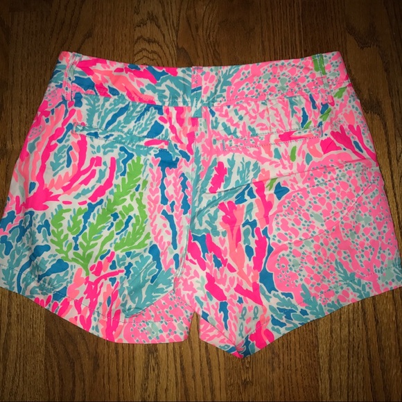 Lilly Pulitzer Callahan Short, Size 2 - Picture 2 of 2